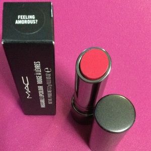 MAC HUGGABLE LIPSTICK